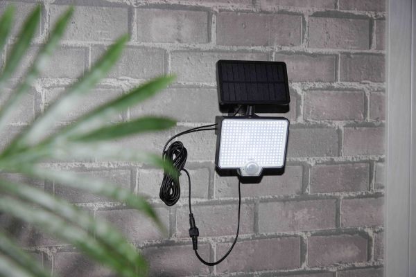 Powertec Garden Solar Flutlicht mit Sensor 300 Lumen
