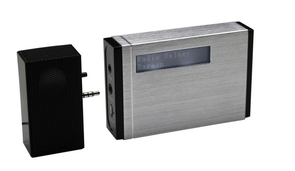 Soundmaster Tragbarer DAB+/UKW PLL-Radio mit eingebautem Akku in hochwertiger Aluminiumoptik