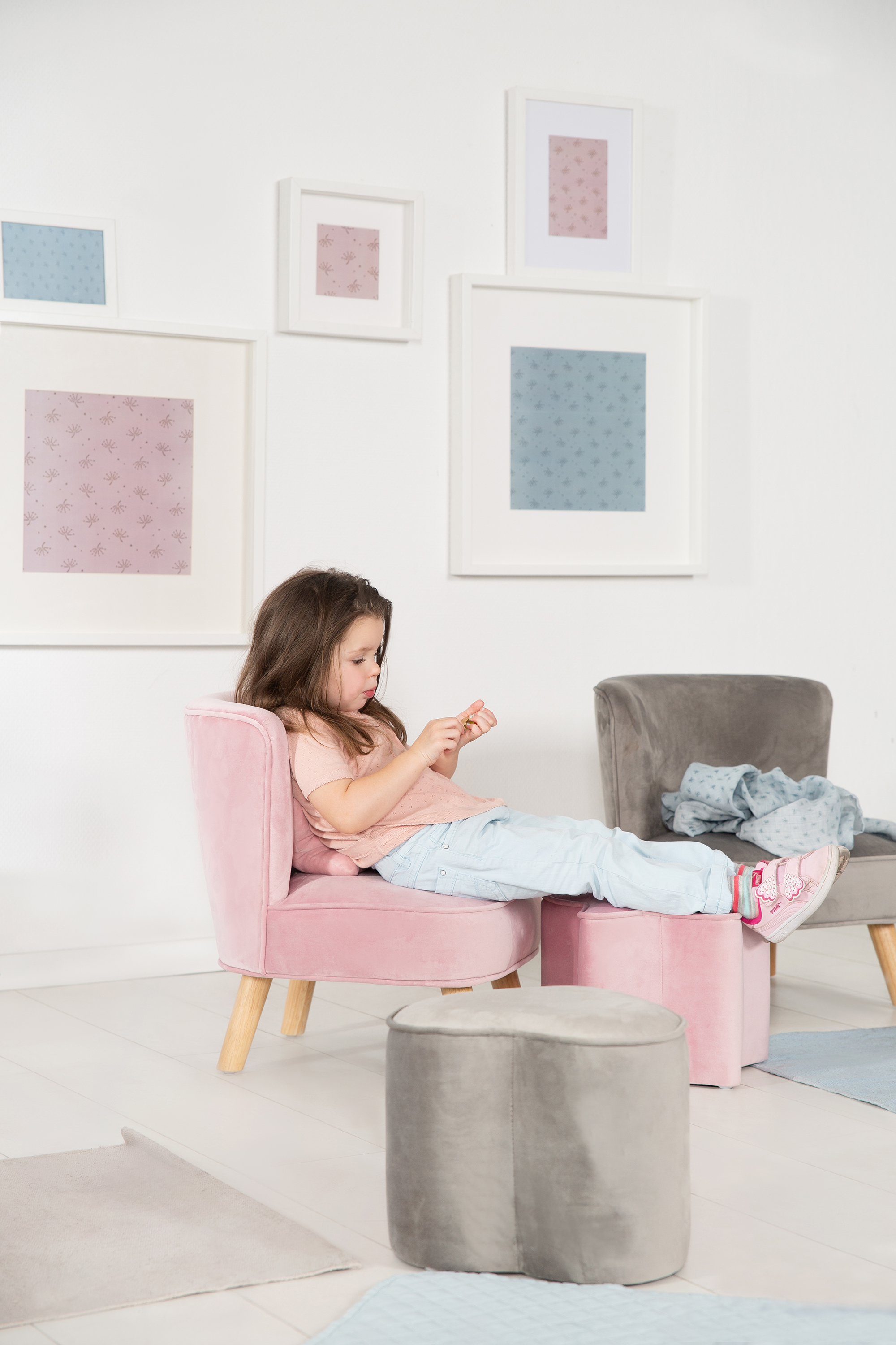 roba Kindersessel „Lil Sofa“, bequemer Sessel mit stabilen Holzfüßen und  Samtstoff in Mauve | Norma24